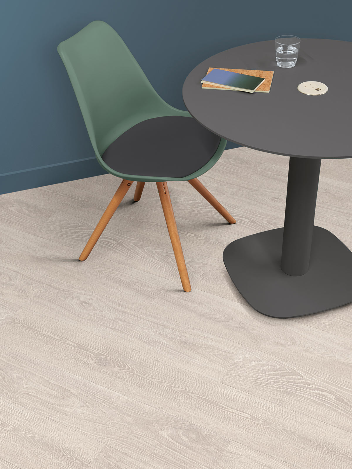 Beachcomber Oak SB5W3087 | Click vinyl flooring from Amtico